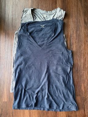 Set of 2 Madewell organic cotton/cotton tanks sz XS gray navy blue EUC